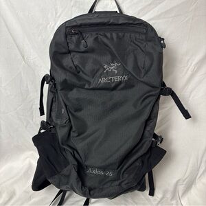 Arc'teryx Axios 25 Backpack in Black